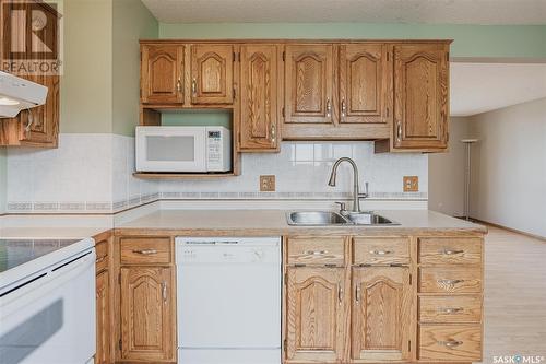 157 Acadia Court, Saskatoon, SK - Indoor Photo Showing Kitchen With Double Sink