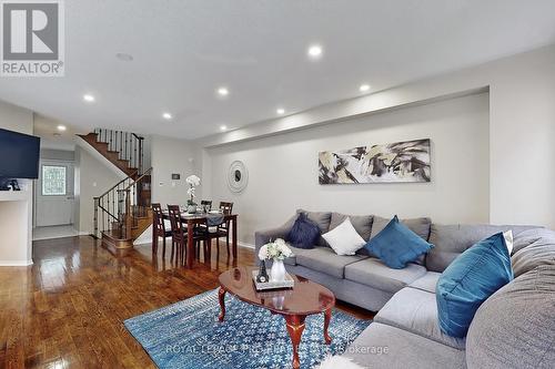 7241 Pallett Court, Mississauga, ON - Indoor Photo Showing Living Room