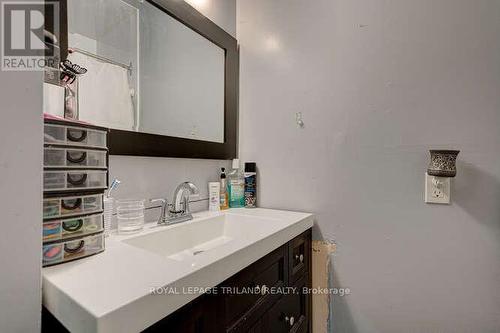 92 Centre St W, Strathroy-Caradoc, ON - Indoor Photo Showing Bathroom