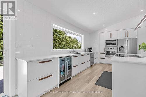 108 Balnagowan Place, London, ON - Indoor Photo Showing Kitchen