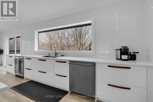 108 Balnagowan Place, London, ON - Indoor Photo Showing Kitchen