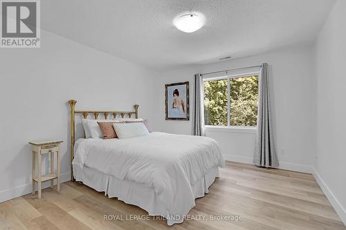 108 Balnagowan Pl, London, ON - Indoor Photo Showing Living Room With Fireplace