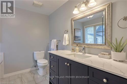 107 Elizabeth St, Middlesex Centre, ON - Indoor Photo Showing Bathroom