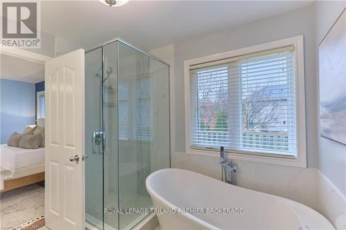 107 Elizabeth St, Middlesex Centre, ON - Indoor Photo Showing Bathroom