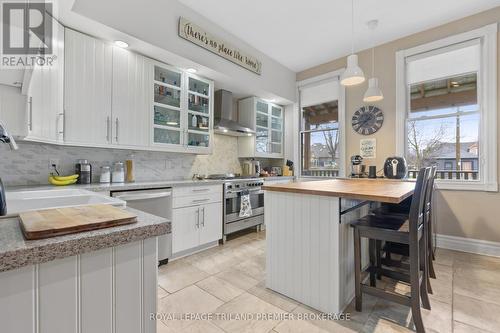 679 Colborne Street, London, ON - Indoor Photo Showing Kitchen With Upgraded Kitchen