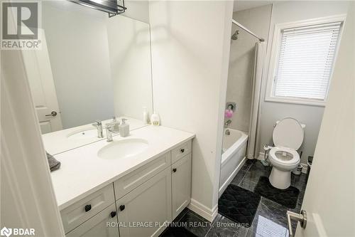 188 Boardwalk Way, Dorchester, ON - Indoor Photo Showing Bathroom