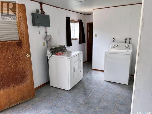 367 Kennedy Street, Abbey, SK - Indoor Photo Showing Laundry Room