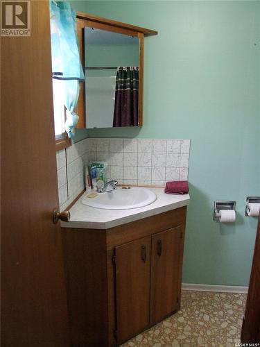 367 Kennedy Street, Abbey, SK - Indoor Photo Showing Bathroom