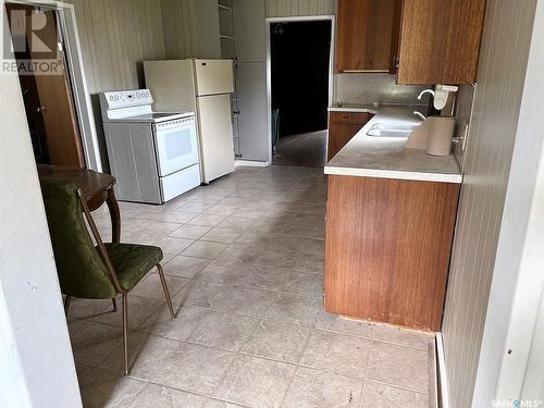 367 Kennedy Street, Abbey, SK - Indoor Photo Showing Kitchen With Double Sink