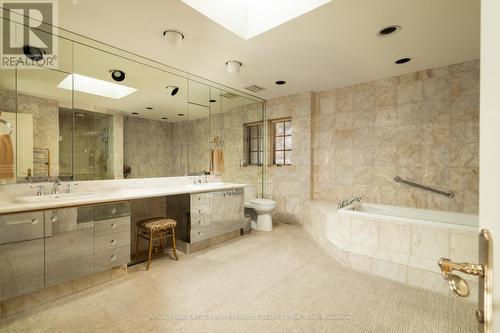 23 Dewbourne Avenue, Toronto C03, ON - Indoor Photo Showing Bathroom