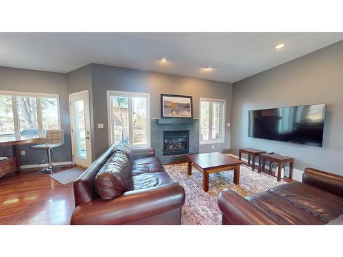 1605 Mount Royal Peak, Cranbrook, BC - Indoor Photo Showing Living Room With Fireplace