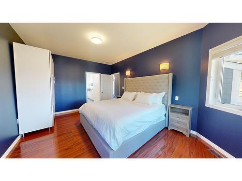 1605 Mount Royal Peak, Cranbrook, BC - Indoor Photo Showing Bedroom