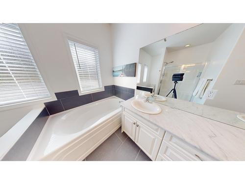 1605 Mount Royal Peak, Cranbrook, BC - Indoor Photo Showing Bathroom