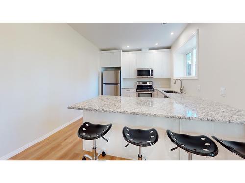 1605 Mount Royal Peak, Cranbrook, BC - Indoor Photo Showing Kitchen With Upgraded Kitchen