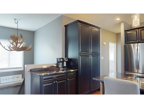 1605 Mount Royal Peak, Cranbrook, BC - Indoor Photo Showing Kitchen