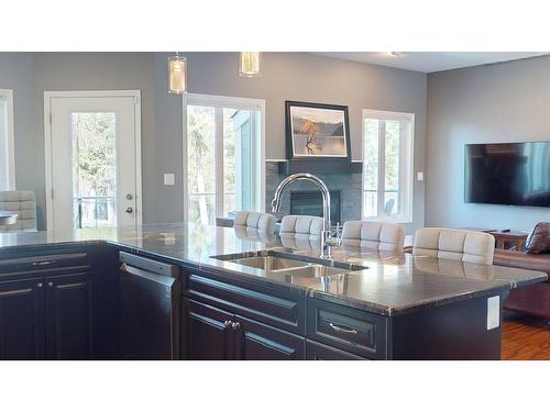 1605 Mount Royal Peak, Cranbrook, BC - Indoor Photo Showing Kitchen With Double Sink