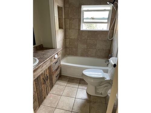 1305 King Street, Cranbrook, BC - Indoor Photo Showing Bathroom