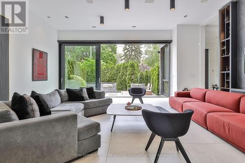 108 Stratford Crescent, Toronto, ON - Indoor Photo Showing Living Room