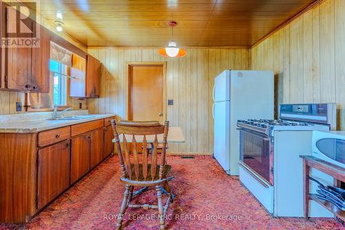 3766 Crystal Beach Dr, Fort Erie, ON - Indoor Photo Showing Kitchen