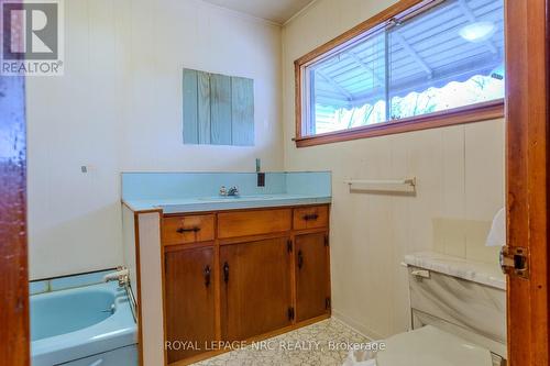 3766 Crystal Beach Drive, Fort Erie, ON - Indoor Photo Showing Bathroom
