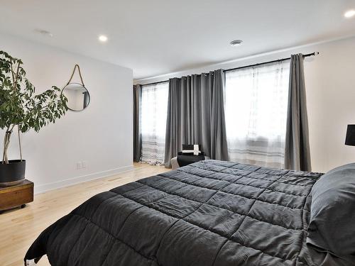 Master bedroom - 4515 Rue Domville, Longueuil (Saint-Hubert), QC - Indoor Photo Showing Bedroom