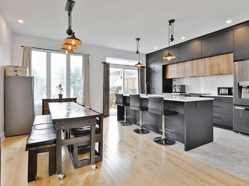 Salle Ã  manger - 4515 Rue Domville, Longueuil (Saint-Hubert), QC - Indoor Photo Showing Kitchen With Upgraded Kitchen