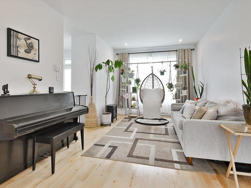 Living room - 4515 Rue Domville, Longueuil (Saint-Hubert), QC - Indoor