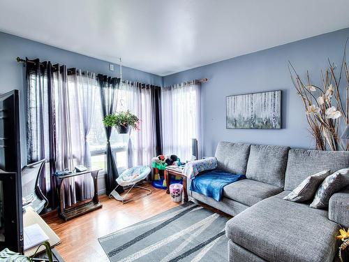 Living room - 134 Rue Blainville E., Sainte-Thérèse, QC - Indoor Photo Showing Living Room