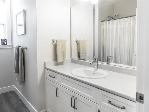 37-200 Nikola Rd, Campbell River, BC - Indoor Photo Showing Bathroom