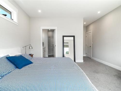 37-200 Nikola Rd, Campbell River, BC - Indoor Photo Showing Bedroom