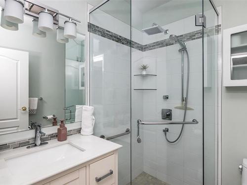 617-50 Songhees Rd, Victoria, BC - Indoor Photo Showing Bathroom