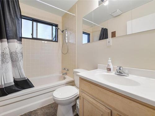 3714 Bosun Way, Pender Island, BC - Indoor Photo Showing Bathroom