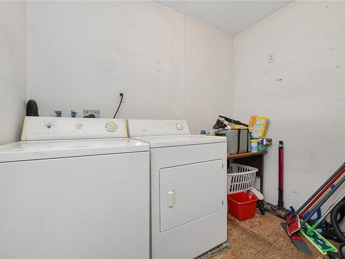 3714 Bosun Way, Pender Island, BC - Indoor Photo Showing Laundry Room