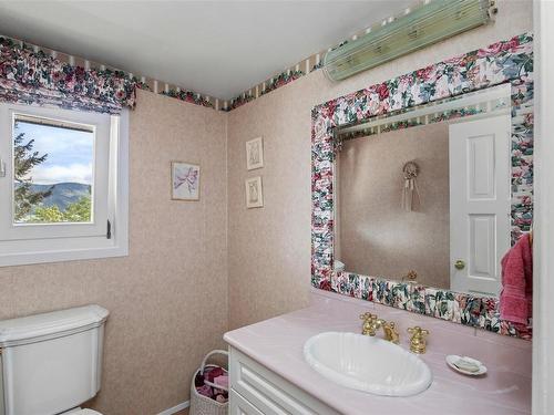 6633 Chisholm Trail, Duncan, BC - Indoor Photo Showing Bathroom