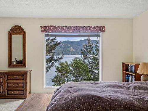 6633 Chisholm Trail, Duncan, BC - Indoor Photo Showing Bedroom