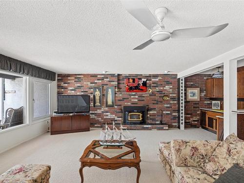 6633 Chisholm Trail, Duncan, BC - Indoor Photo Showing Living Room With Fireplace