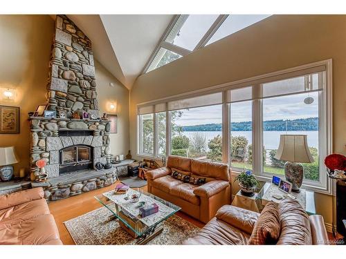 7602 Ships Point Rd, Fanny Bay, BC - Indoor Photo Showing Living Room With Fireplace