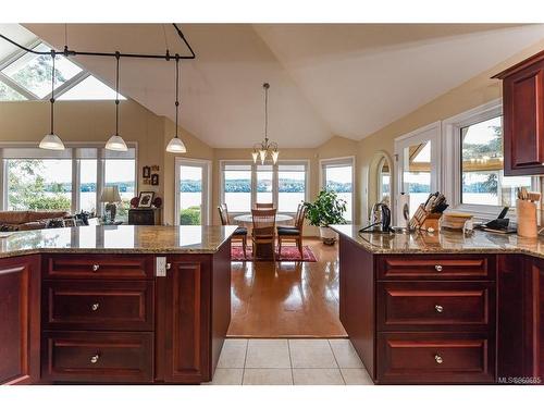 7602 Ships Point Rd, Fanny Bay, BC - Indoor Photo Showing Kitchen