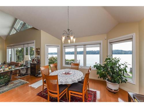 7602 Ships Point Rd, Fanny Bay, BC - Indoor Photo Showing Dining Room