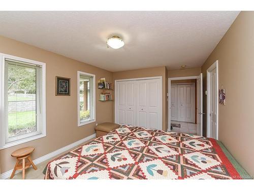 7602 Ships Point Rd, Fanny Bay, BC - Indoor Photo Showing Bedroom