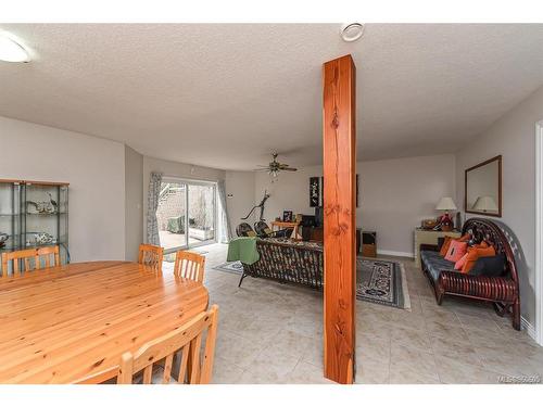 7602 Ships Point Rd, Fanny Bay, BC - Indoor
