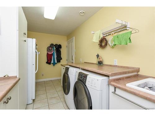 7602 Ships Point Rd, Fanny Bay, BC - Indoor Photo Showing Laundry Room