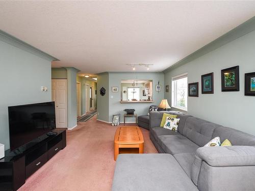 8-595 Evergreen Rd, Campbell River, BC - Indoor Photo Showing Living Room