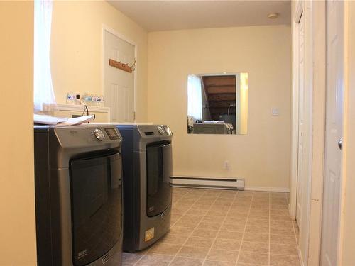 2575 2Nd Ave, Port Alberni, BC - Indoor Photo Showing Laundry Room