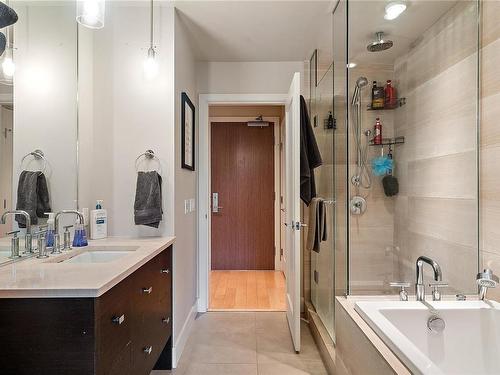 204-3223 Selleck Way, Colwood, BC - Indoor Photo Showing Bathroom