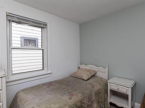 226 High Street N, Thunder Bay, ON - Indoor Photo Showing Bedroom