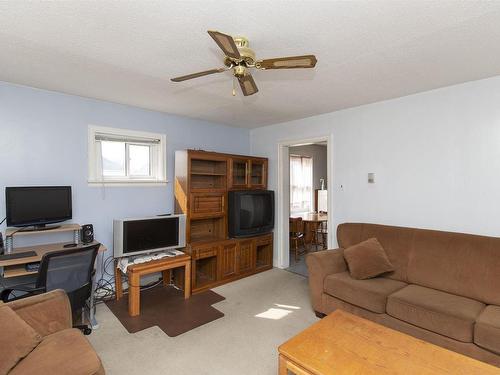 226 High Street N, Thunder Bay, ON - Indoor Photo Showing Living Room