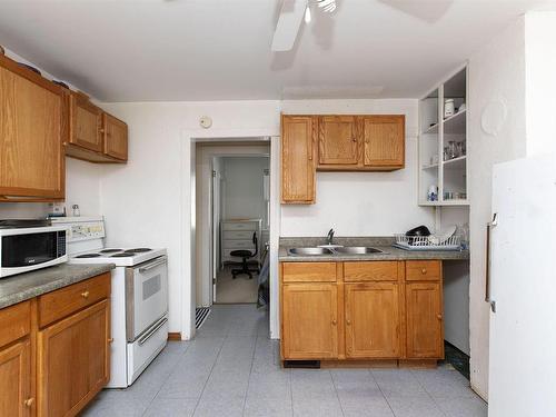 226 High Street N, Thunder Bay, ON - Indoor Photo Showing Kitchen With Double Sink