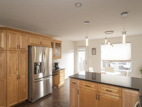 241 South Creek Bay, Thunder Bay, ON - Indoor Photo Showing Kitchen