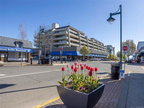 218-9805 Second St, Sidney, BC - Outdoor